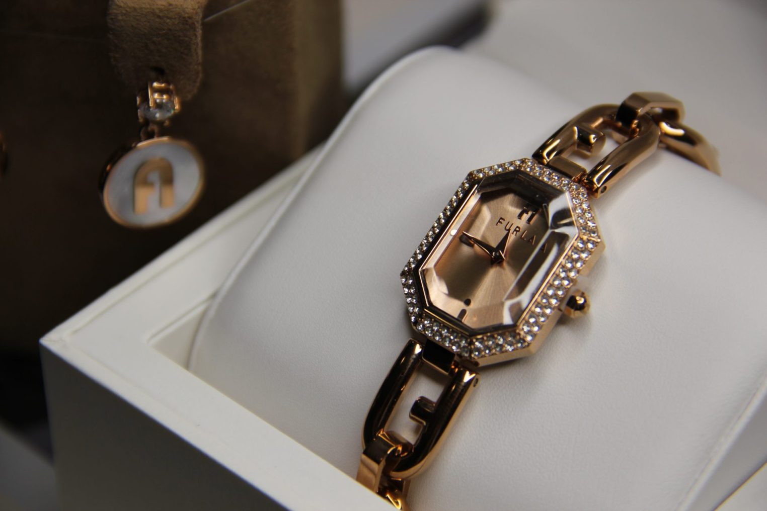 Как выбрать подарок на 8 Марта и не растеряться