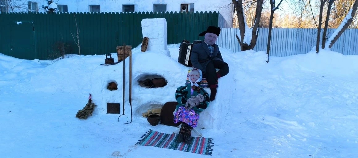 Микробы, печка и грустный фельдшер: костромские медики - еще и скульпторы