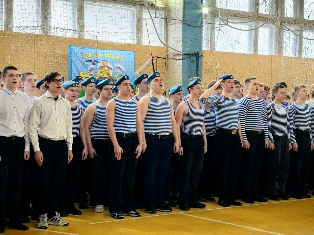 В Костроме конкурс строя и песни посвятили погибшим выпускникам