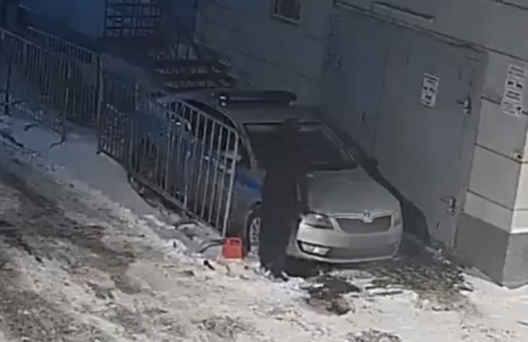 Юный костромич поджег полицейскую машину в центре Москвы