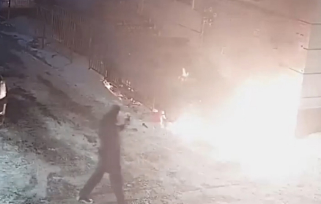 Юный костромич поджег полицейскую машину в центре Москвы