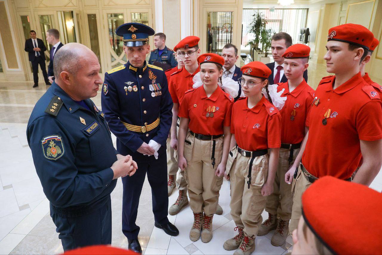 Юнармейцы из Костромы получили награды в Совете Федерации