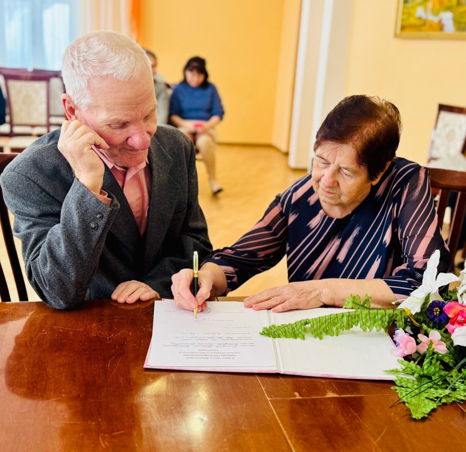 Полвека любви и верности отметили супруги из костромского поселка