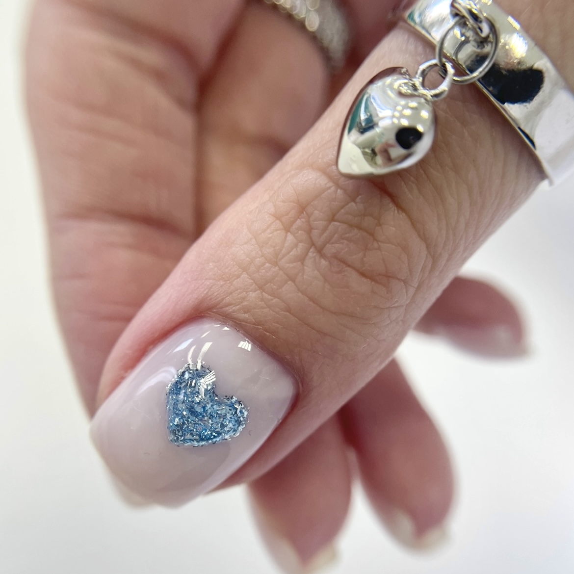 Весна 2026: главный гид по образу и маникюру