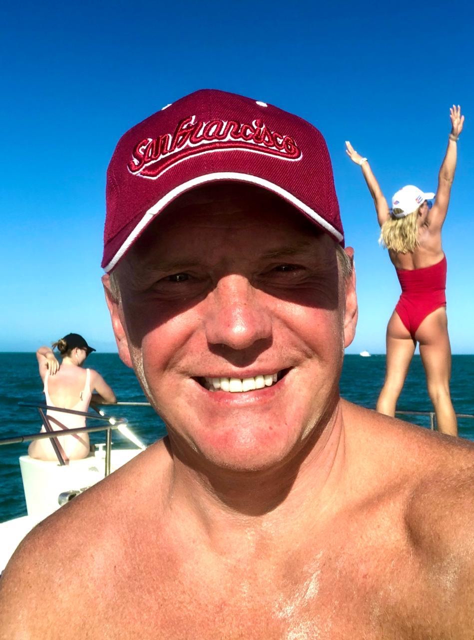 Колонка Михаила Долматова: Плачет ли Пугачева у окна?