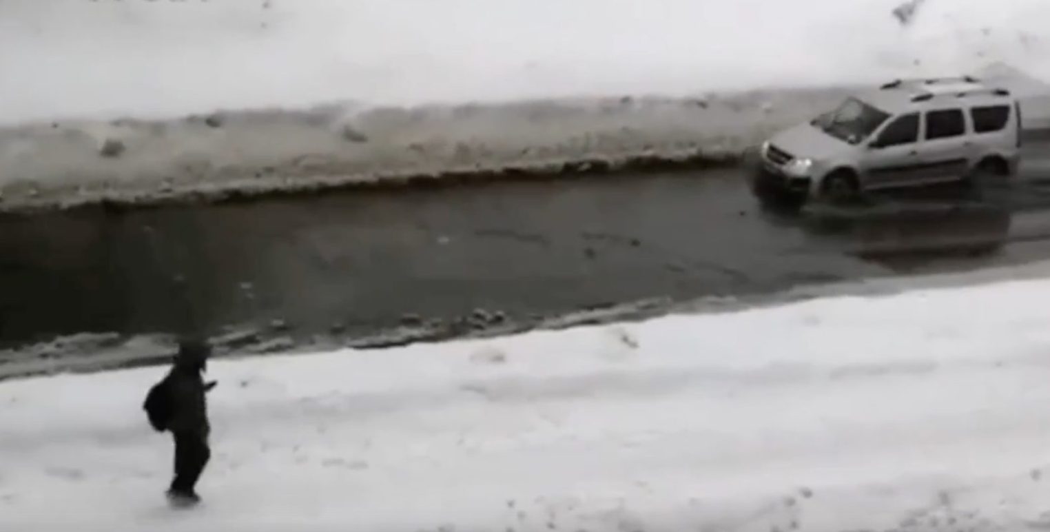 В Костроме на месте дорогущей дороги появилась глубоченная река