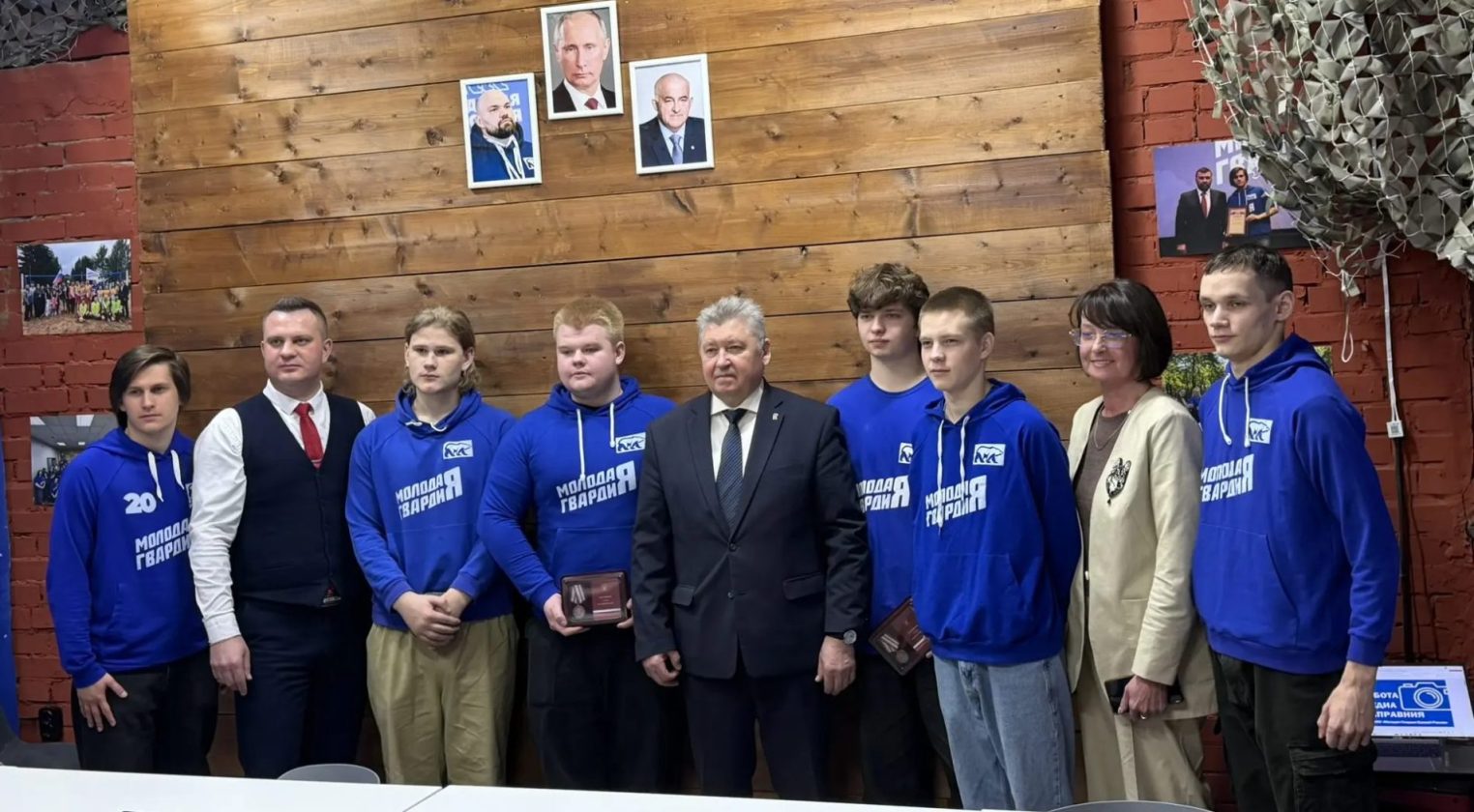 Костромские молодогвардейцы после гуманитарных миссий подписали контракт на службу в беспилотных войсках