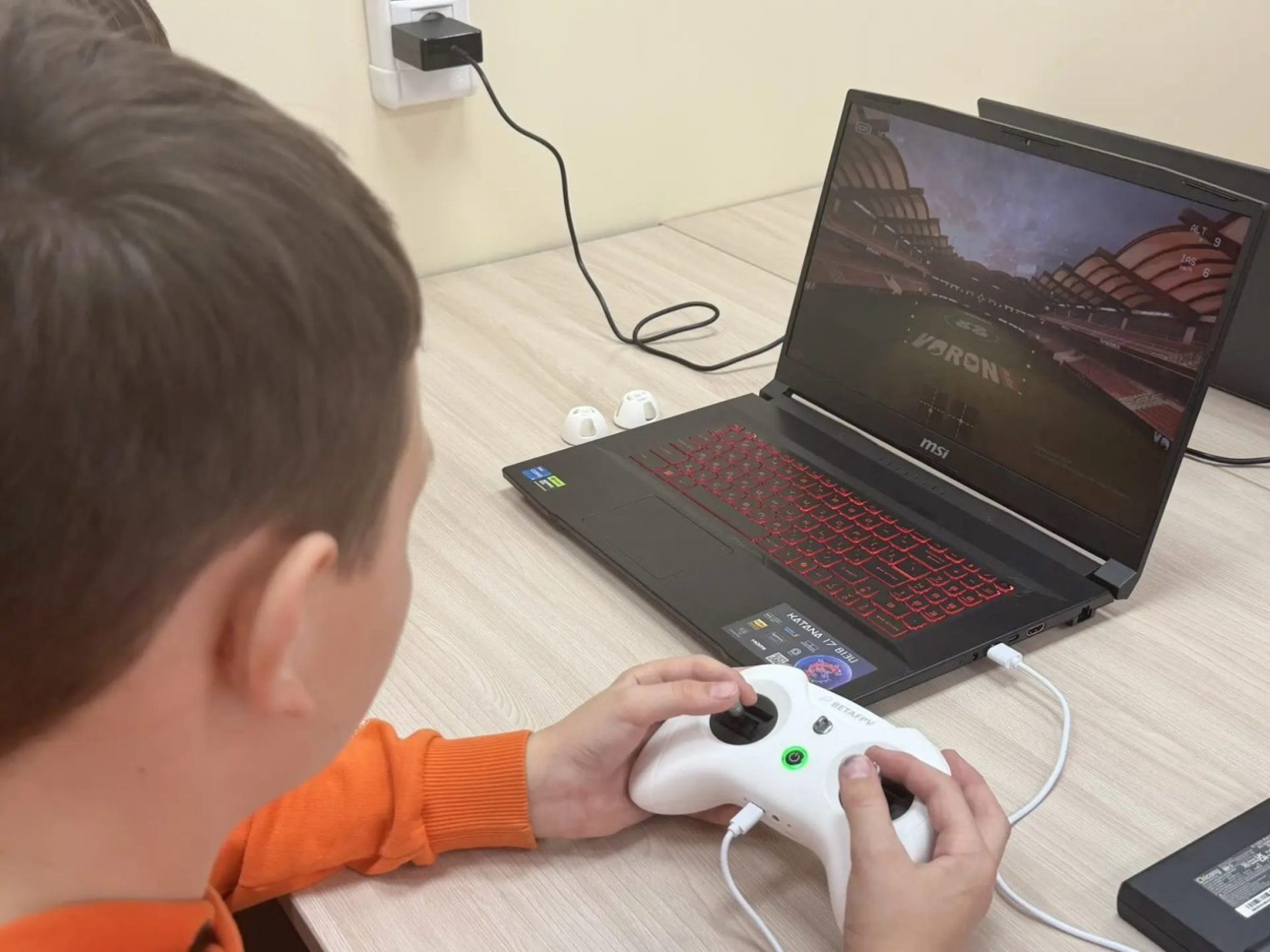 В Костромской области школьников обучают управлению дронами