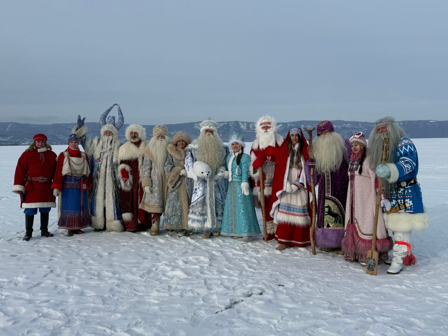 Костромская Снегурочка поднялась в небо над Байкалом
