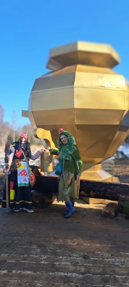 В Галиче Костромской области появился гигантский медный толстяк