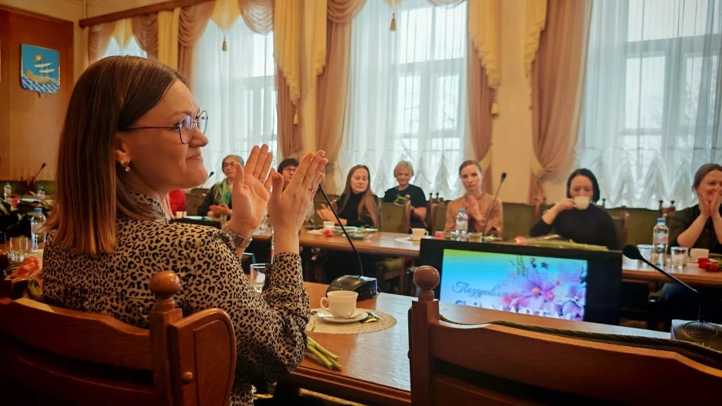 За чашкой чая и важным разговором: в администрации Костромы встретились с семьями участников СВО