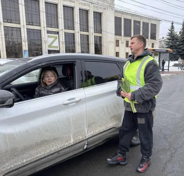 Жительниц соседнего Ярославля с 8 марта поздравил «полицейский» Роман Курцын