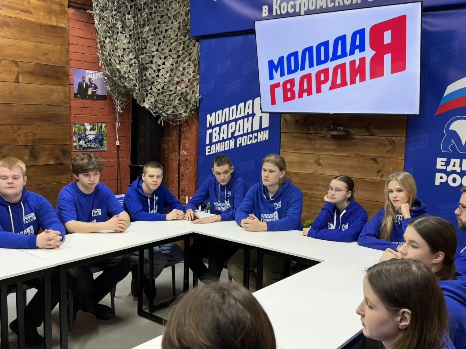 Костромские молодогвардейцы после гуманитарных миссий подписали контракт на службу в беспилотных войсках