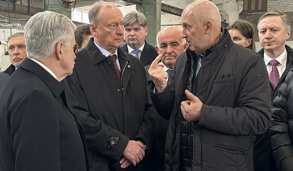 Помощнику президента Николаю Патрушеву показали модернизированное производство в Костроме