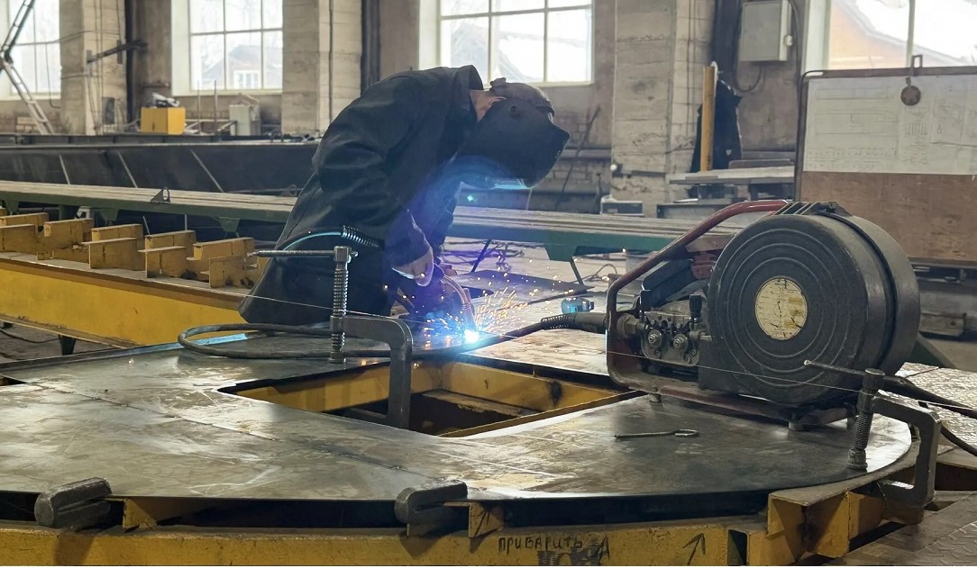 Помощнику президента Николаю Патрушеву показали модернизированное производство в Костроме