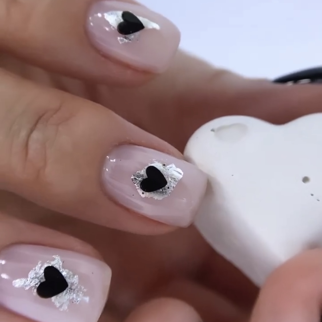 Весна 2026: главный гид по образу и маникюру