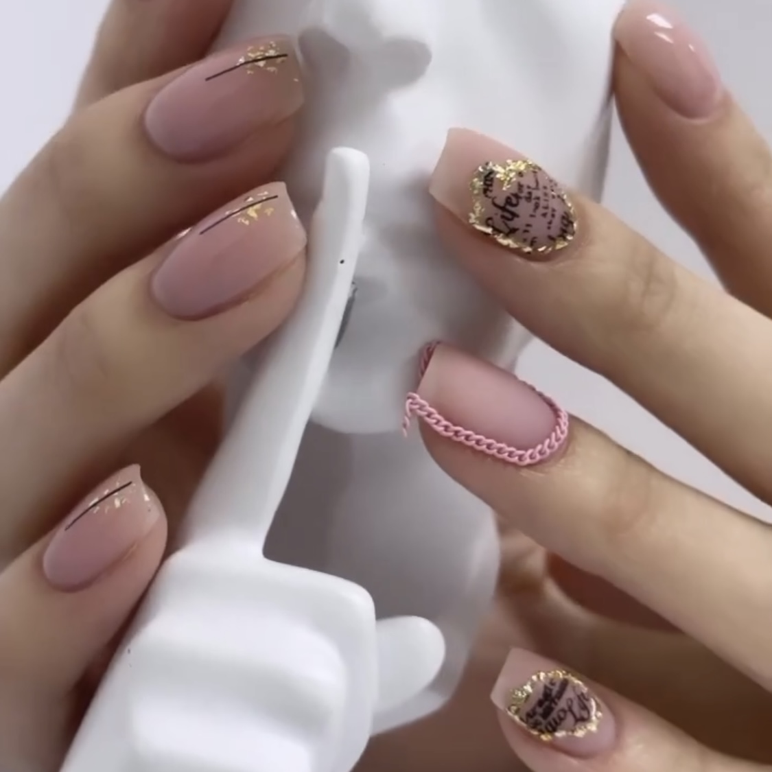 Весна 2026: главный гид по образу и маникюру