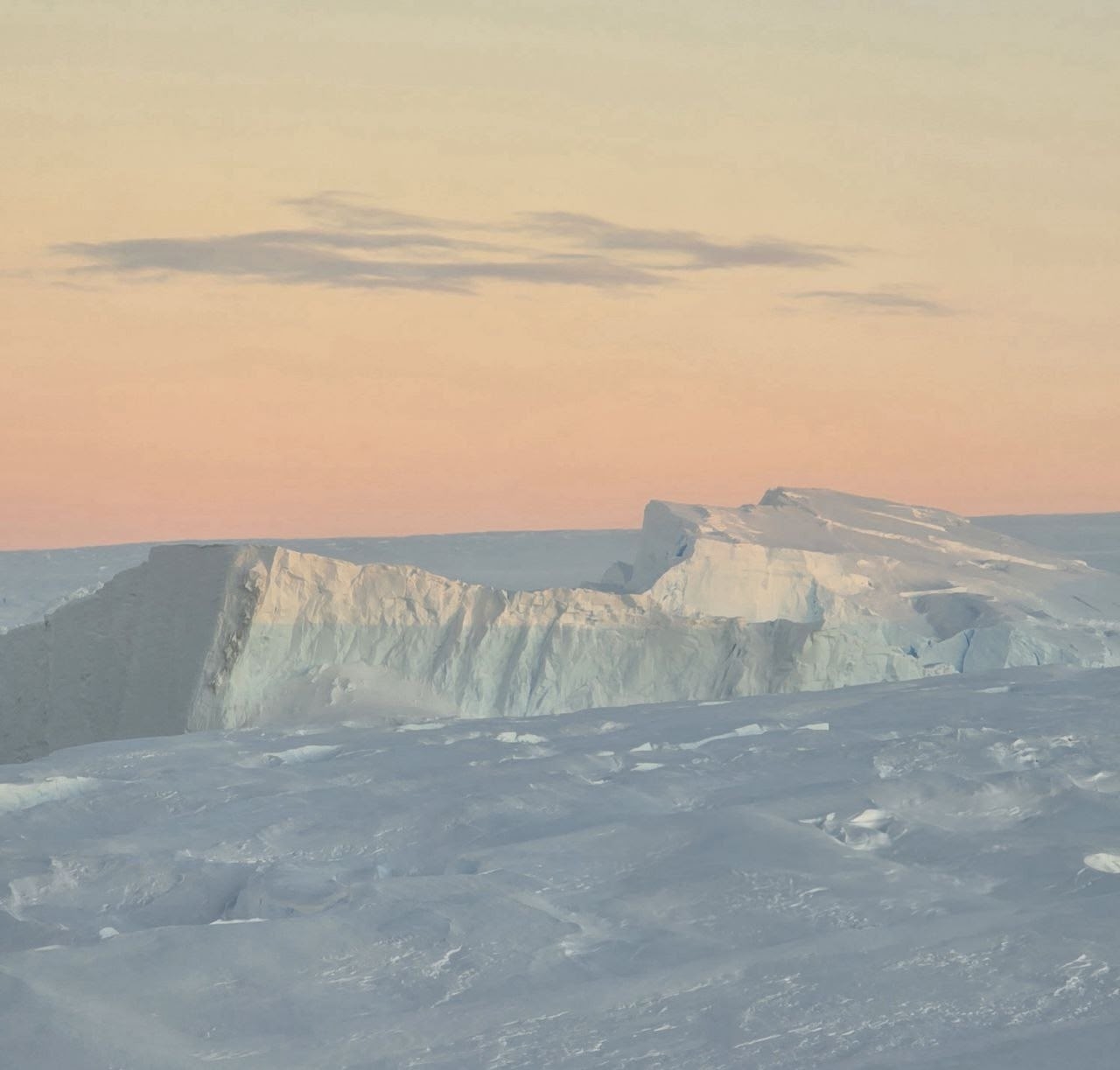 Выпускник КГУ Георгий Сорокин следит за магнитным полем Земли в Антарктиде