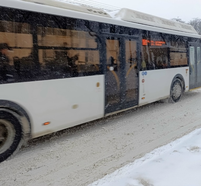 В Шарье сломавшийся автобус перепутали с пулей