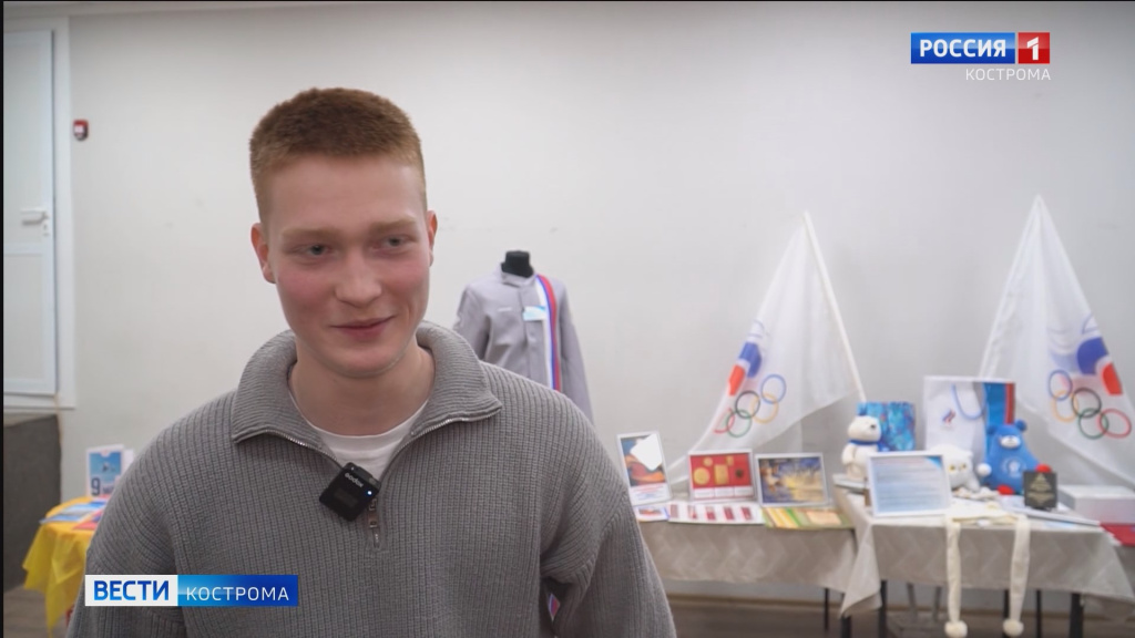 В Костроме прошел бал, на котором никто не танцевал