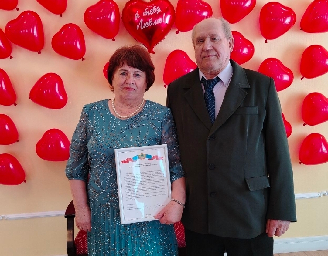 Костромичи приехали в ЗАГС на... лошади