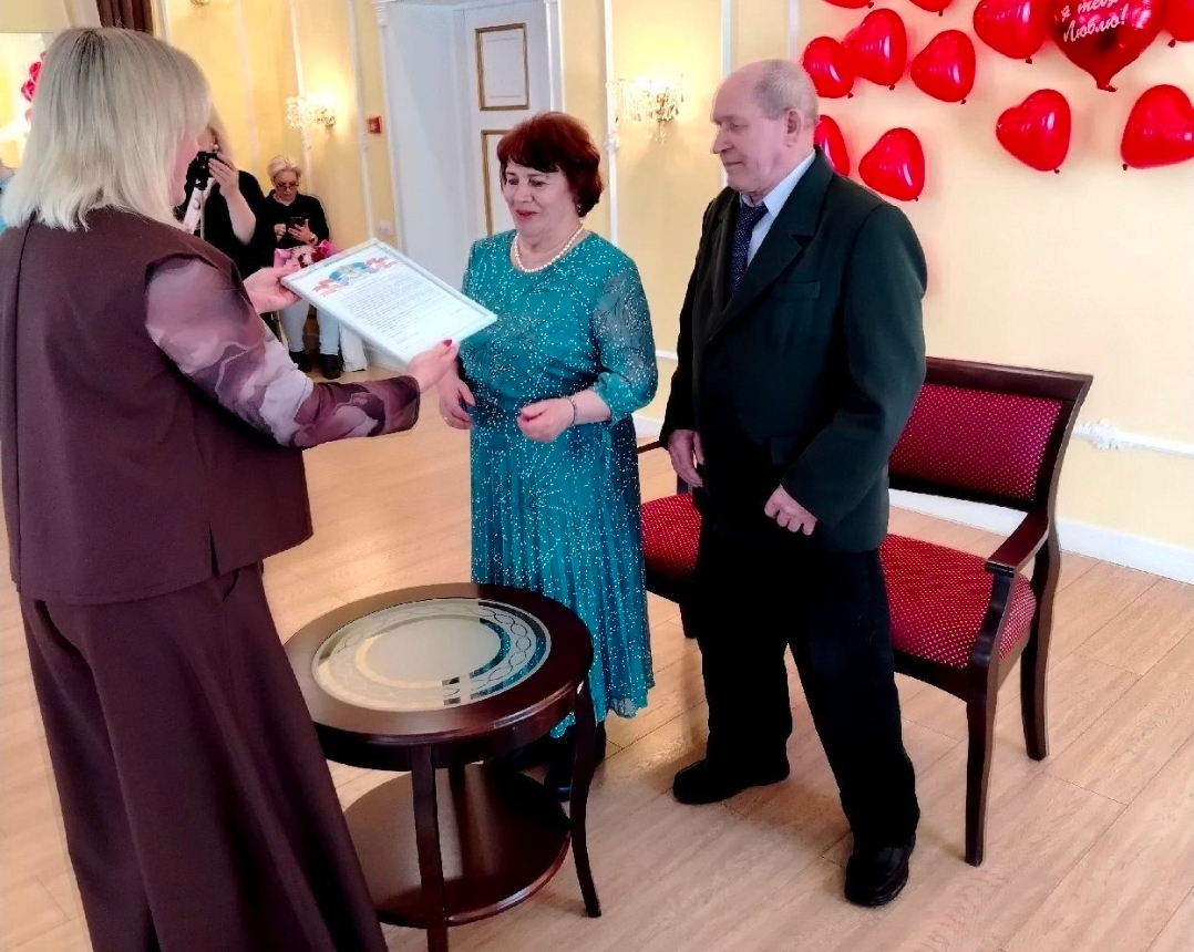 Костромичи приехали в ЗАГС на... лошади