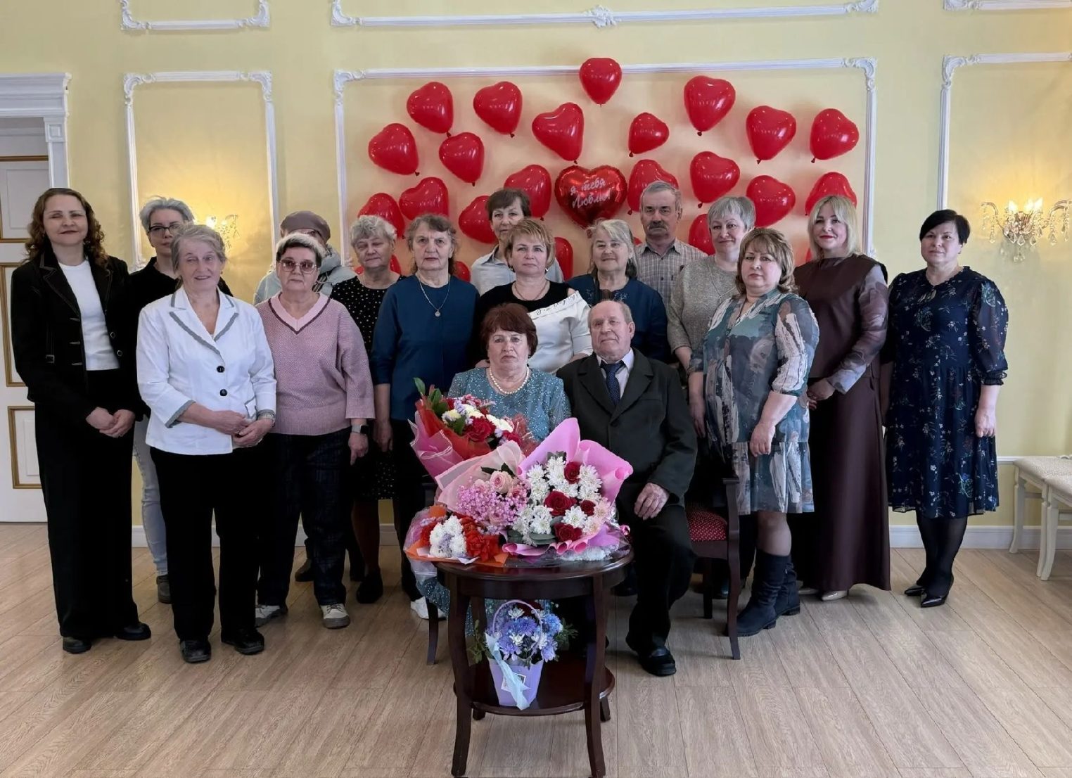 Костромичи приехали в ЗАГС на... лошади