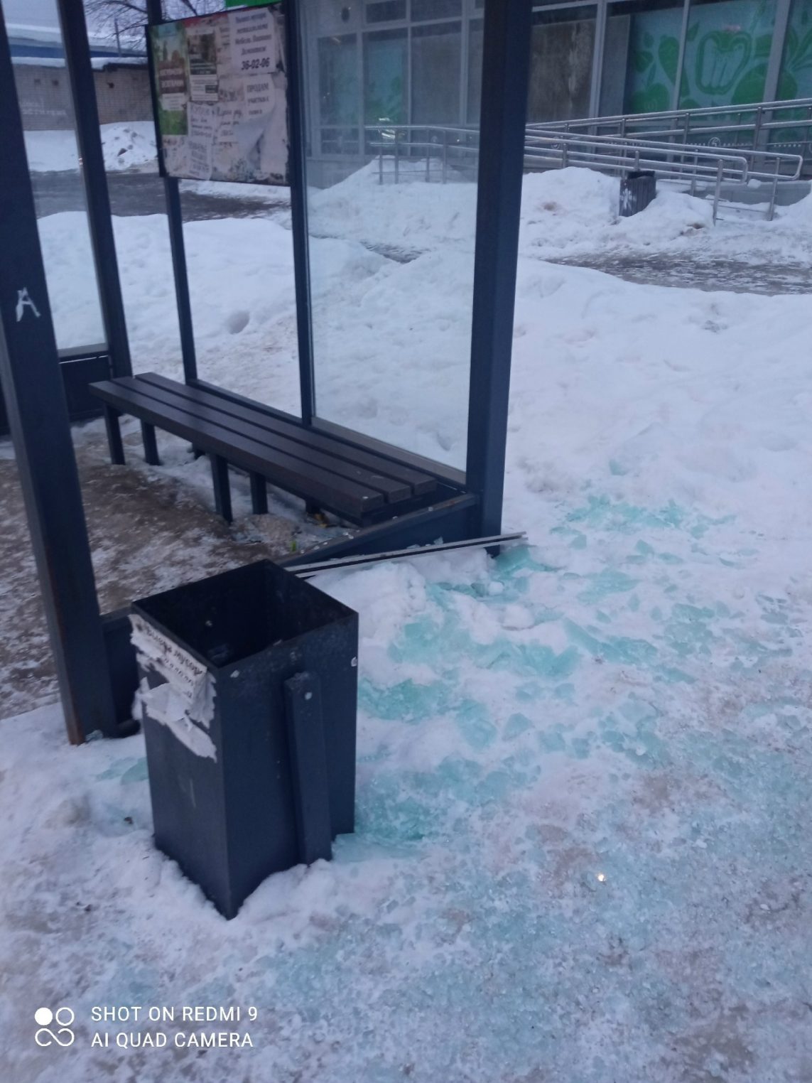 В Костроме остановка не выдержала встречи с реальностью