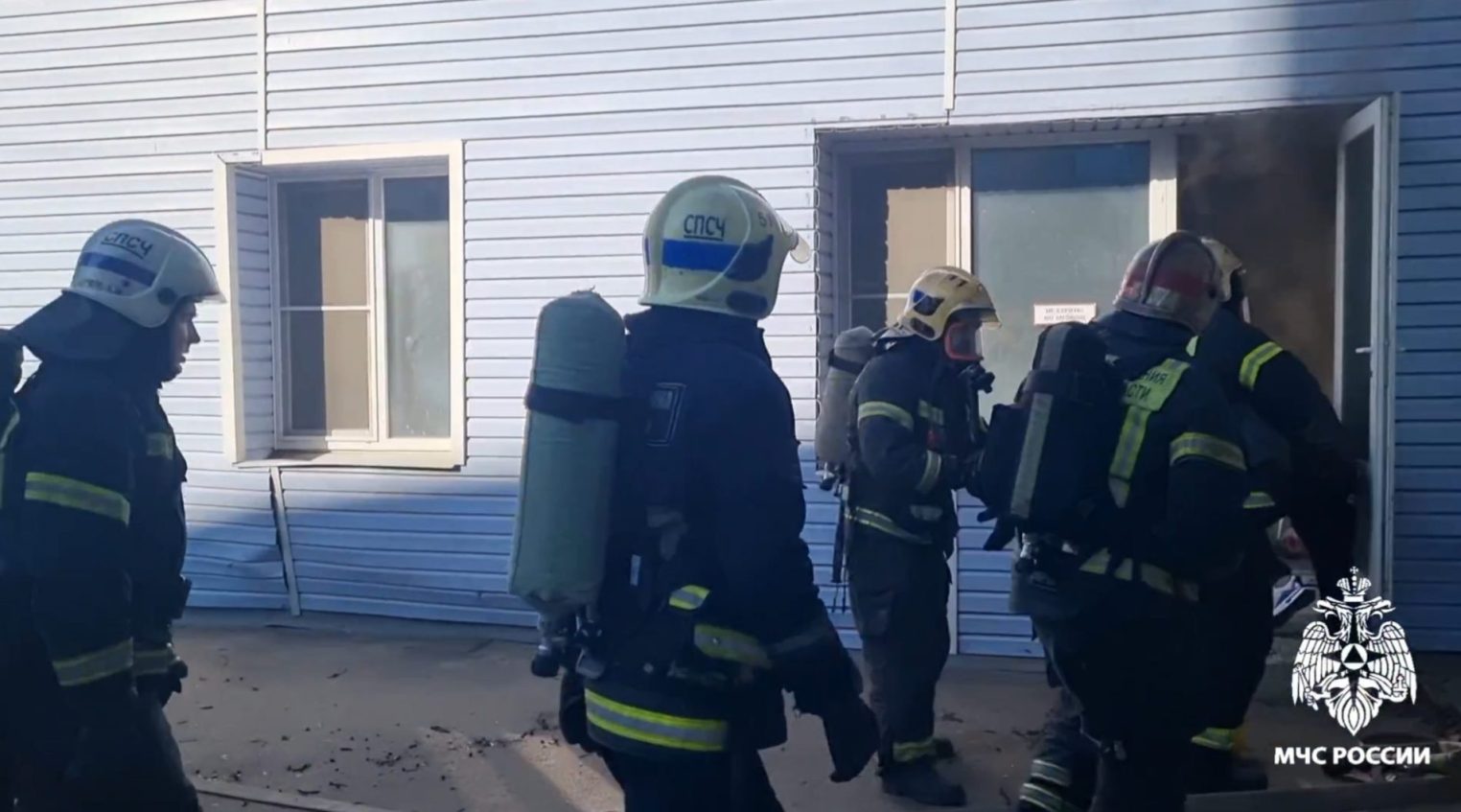 Спасатели показали, как сегодня тушили пожар костромском фитнес-клубе