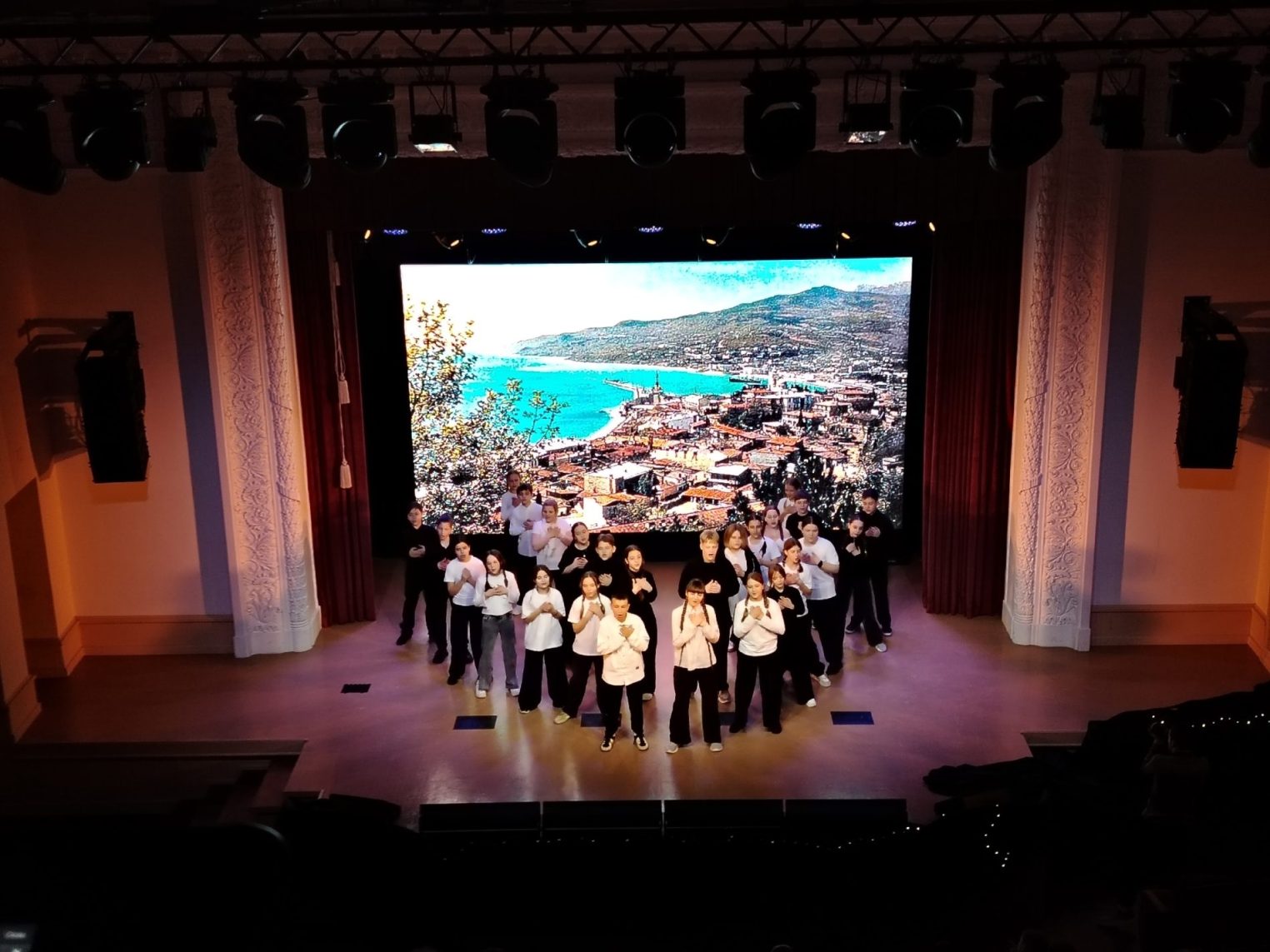 Костромская вокалистка Екатерина Росик покорила сцену легендарного «Артека»