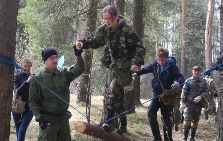 Юные костромичи борются за право носить голубой берет