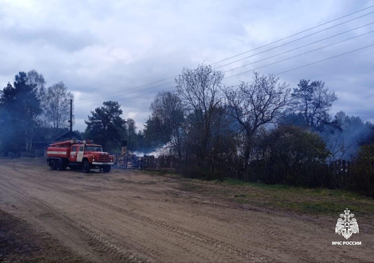 Сильный ветер и сухая трава спровоцировали сразу несколько пожаров в Костромской области