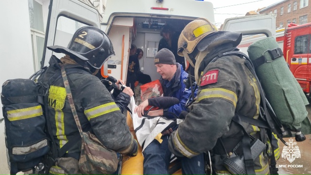 В Костроме тушили пожар с театральным размахом