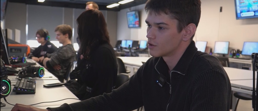 Костромские студенты получают деньги за игру на компьютере