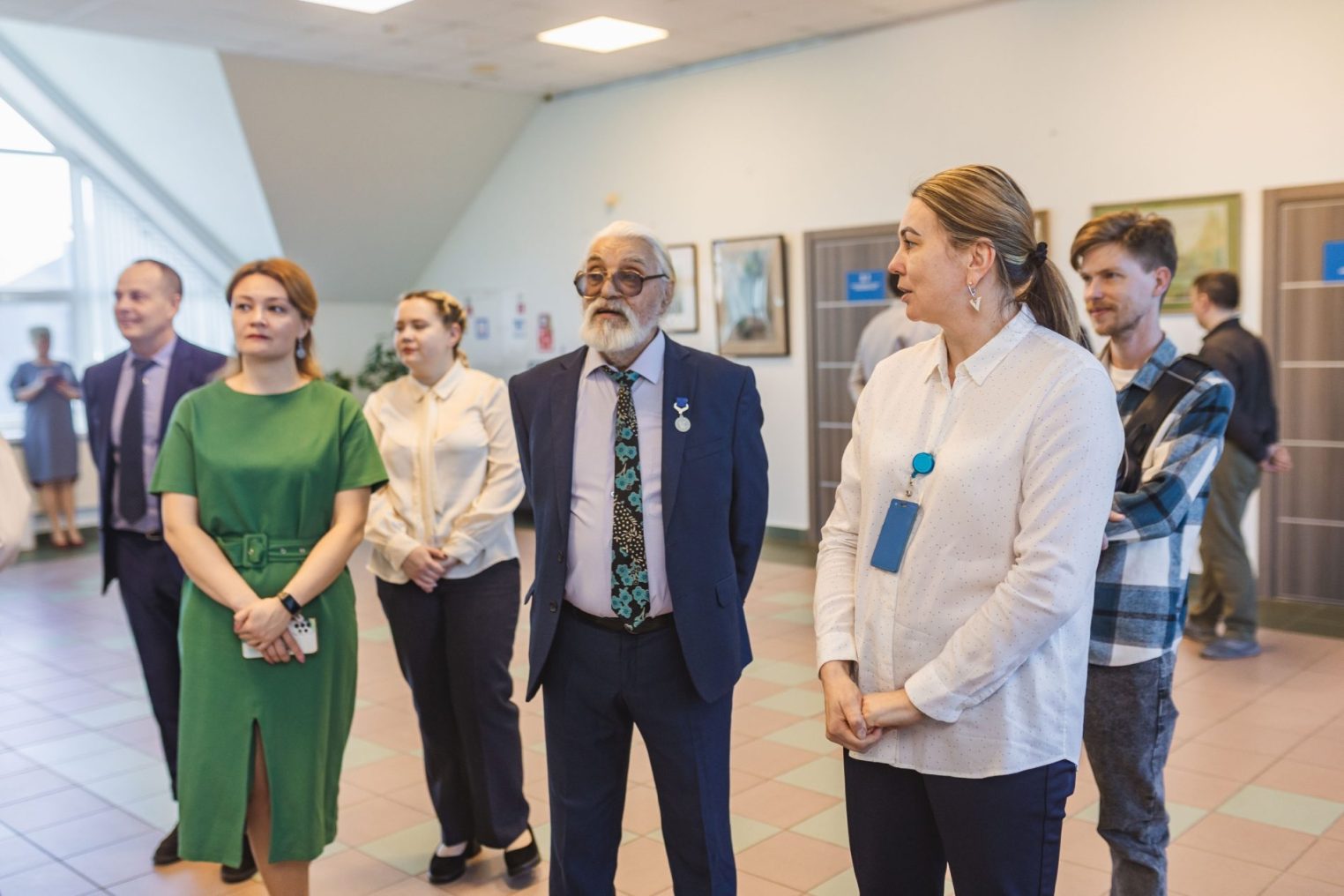 В главном офисе «НОВАТЭК-Кострома» открылась новая весенняя выставка художника Евгения Кашина