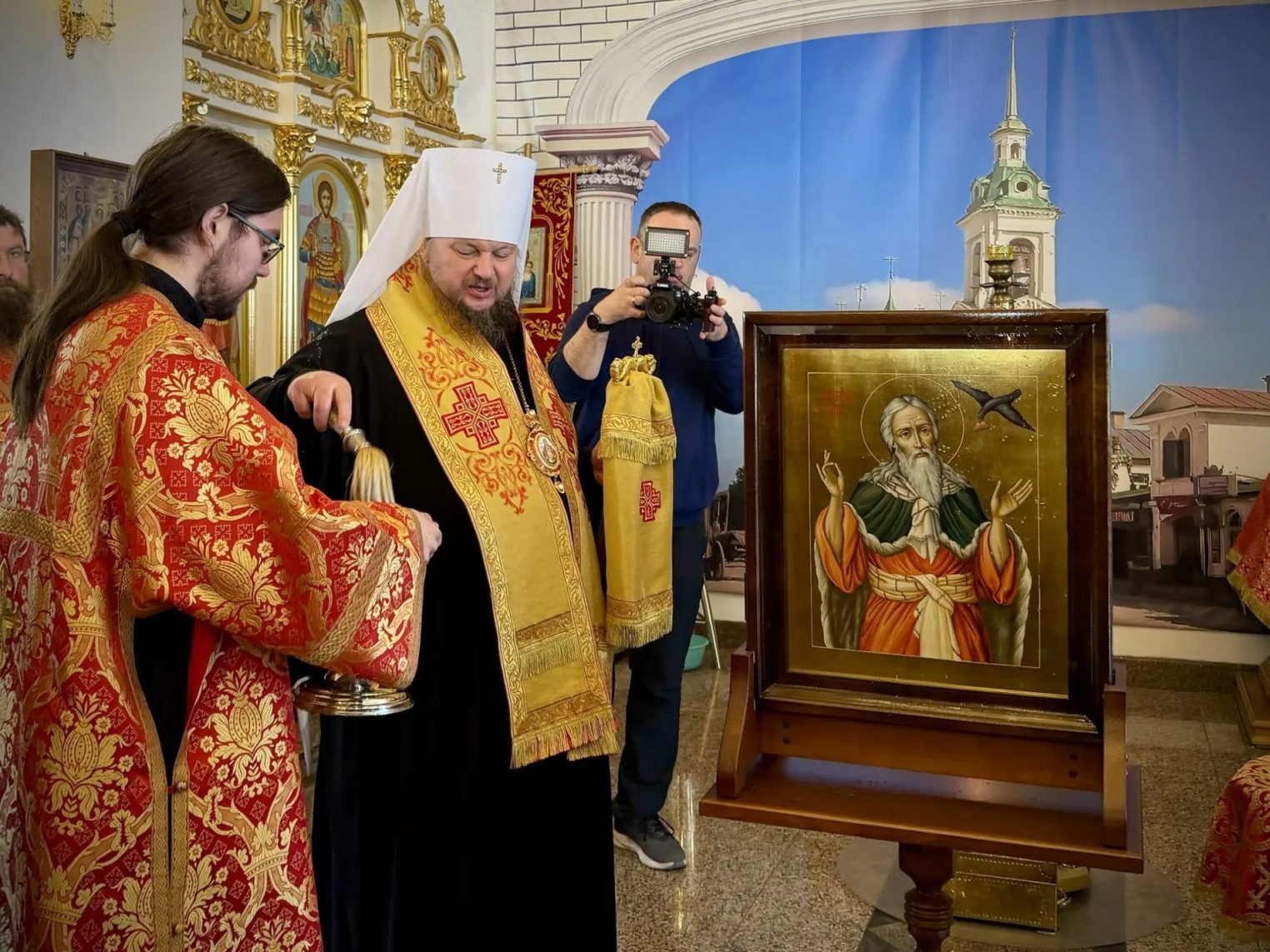 Костромским десантникам изготовили особую икону с двумя образами