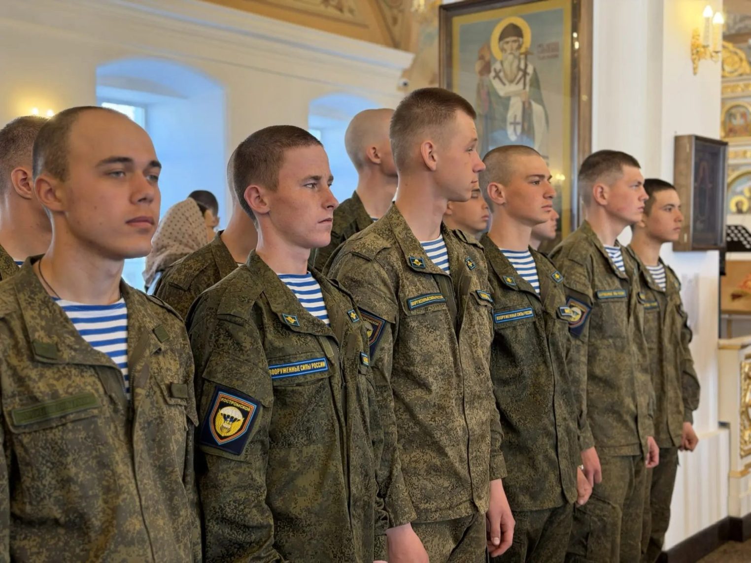 Костромским десантникам изготовили особую икону с двумя образами