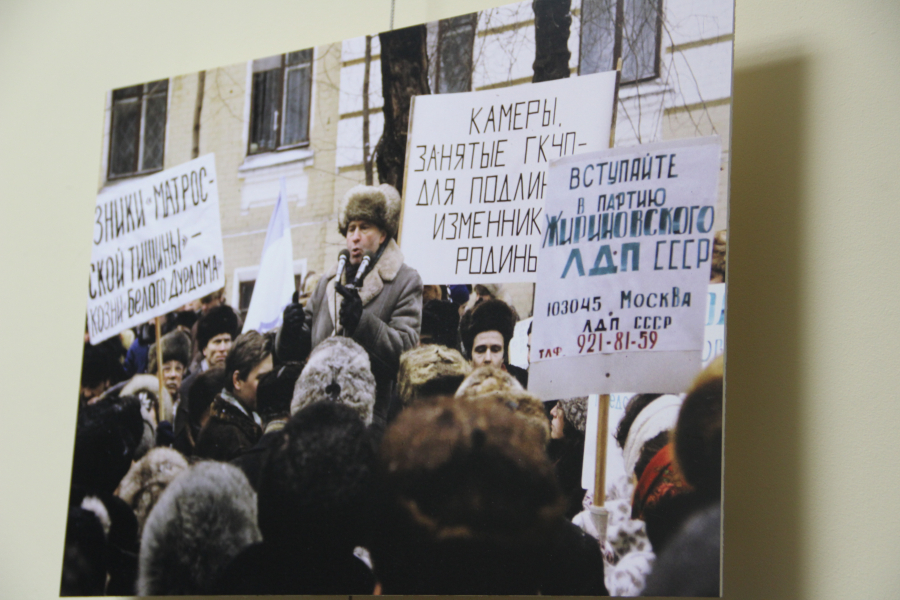 Портреты Жириновского повесили на стенах Костромской областной думы