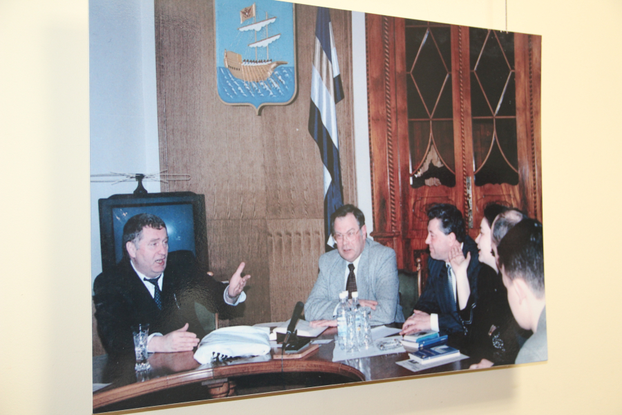 Портреты Жириновского повесили на стенах Костромской областной думы