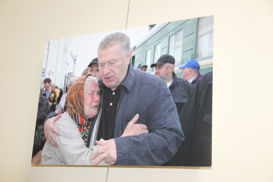 Портреты Жириновского повесили на стенах Костромской областной думы