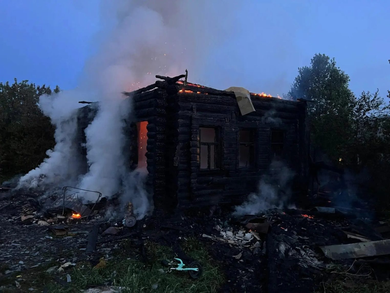 Костромич поджег дом из-за девушки раздора и сам вызвал пожарных