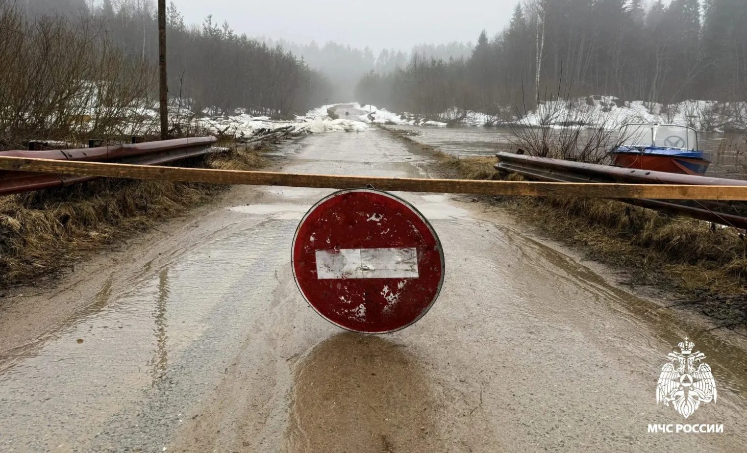 Мост исчез под водой: что происходит в Солигаличском районе Костромской области