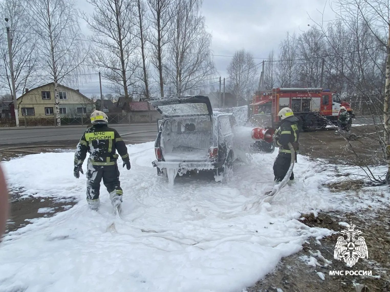В Мантурово на АЗС вспыхнуло авто с газовым баллоном в багажнике