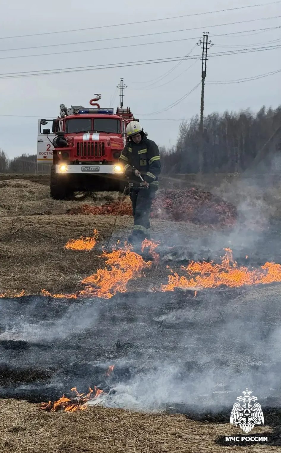 Искра из трубы санатория подожгла сухую траву в Солигаличе