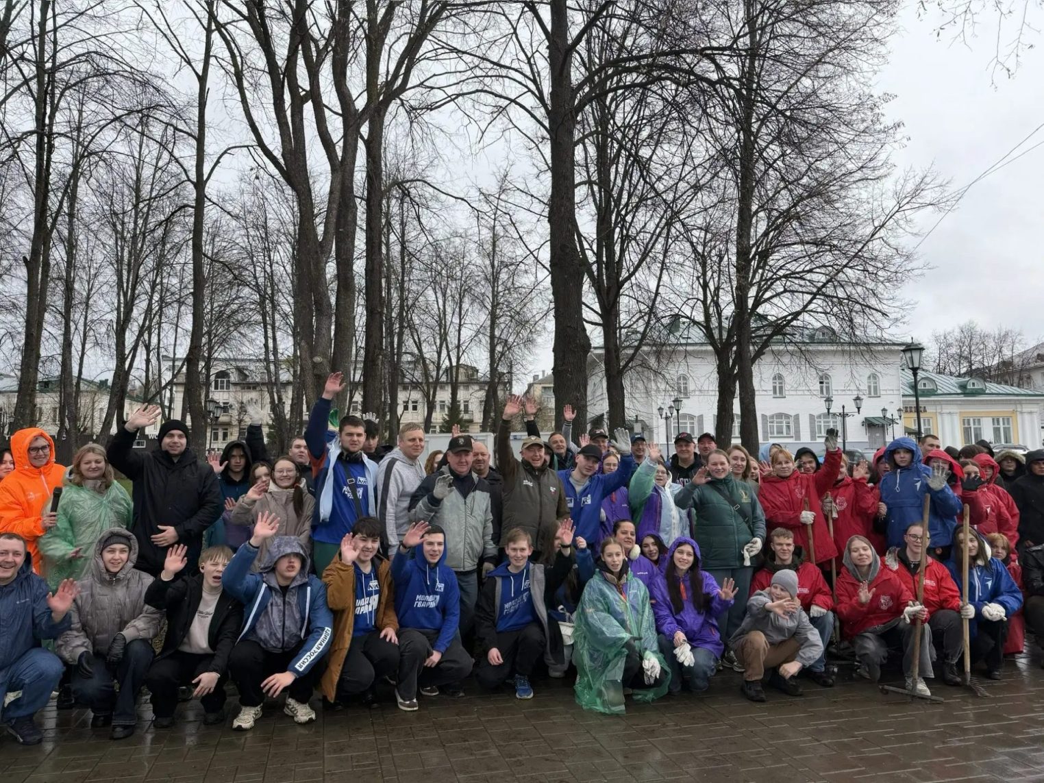 Сергей Ситников и Алексей Анохин приняли участие в субботнике, организованном «Единой Россией»