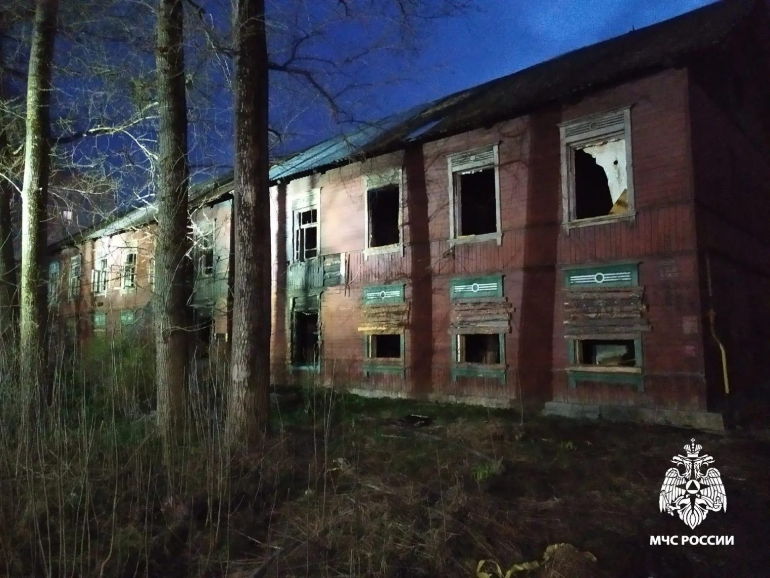 В Костроме вспыхнула в ночи еще одна заброшка