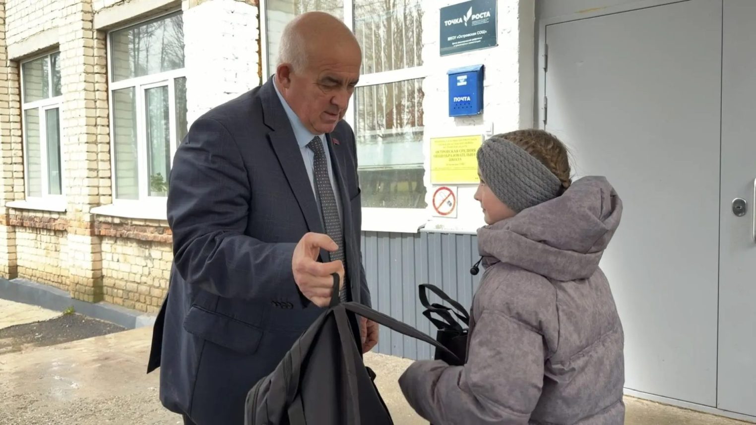 Рюкзаки костромских школьников станут легче