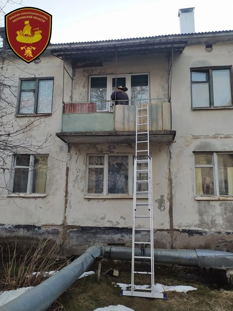 В Костроме спасателям не пришлось ломать дверь ради спасения малыша