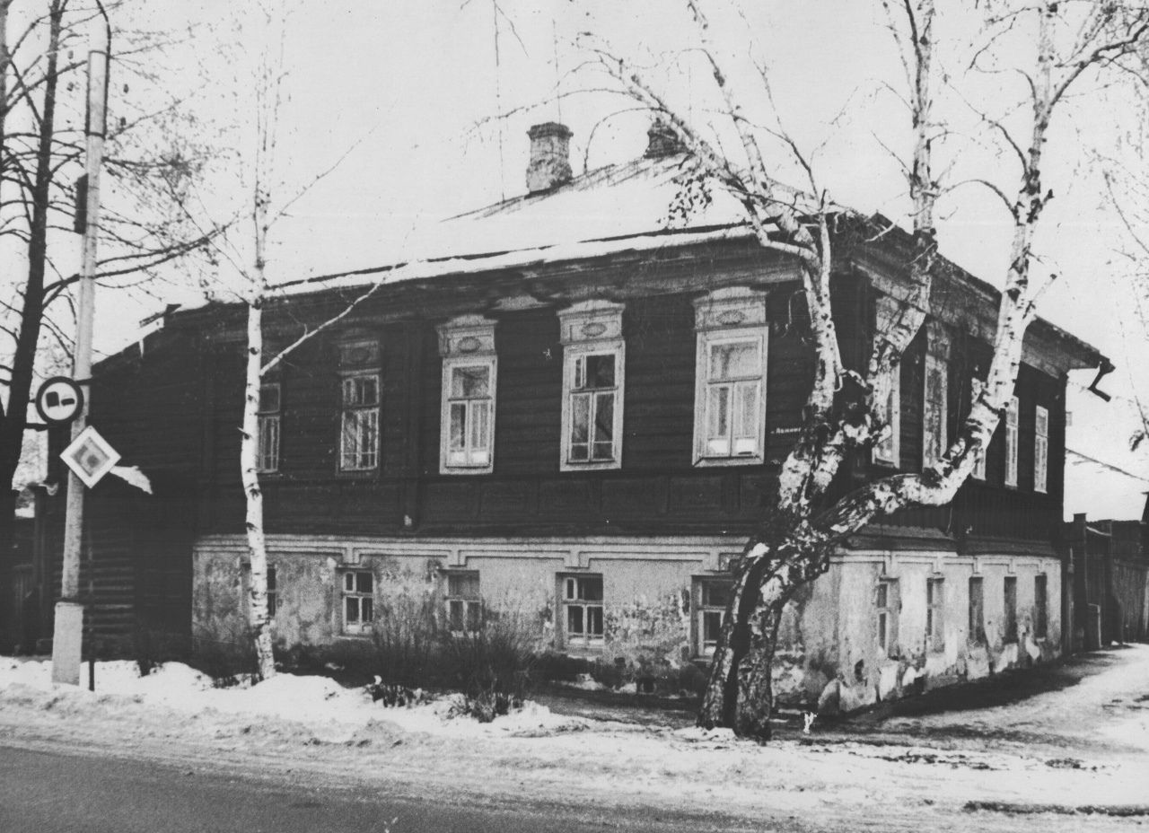 Жильцам старинного дома в Нерехте придется озаботиться его реставрацией