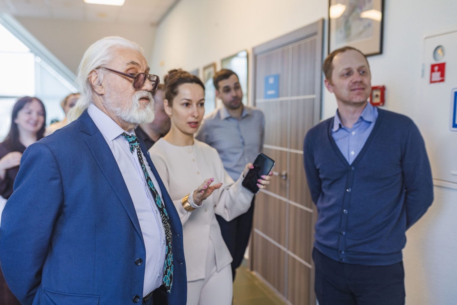 В главном офисе «НОВАТЭК-Кострома» открылась новая весенняя выставка художника Евгения Кашина